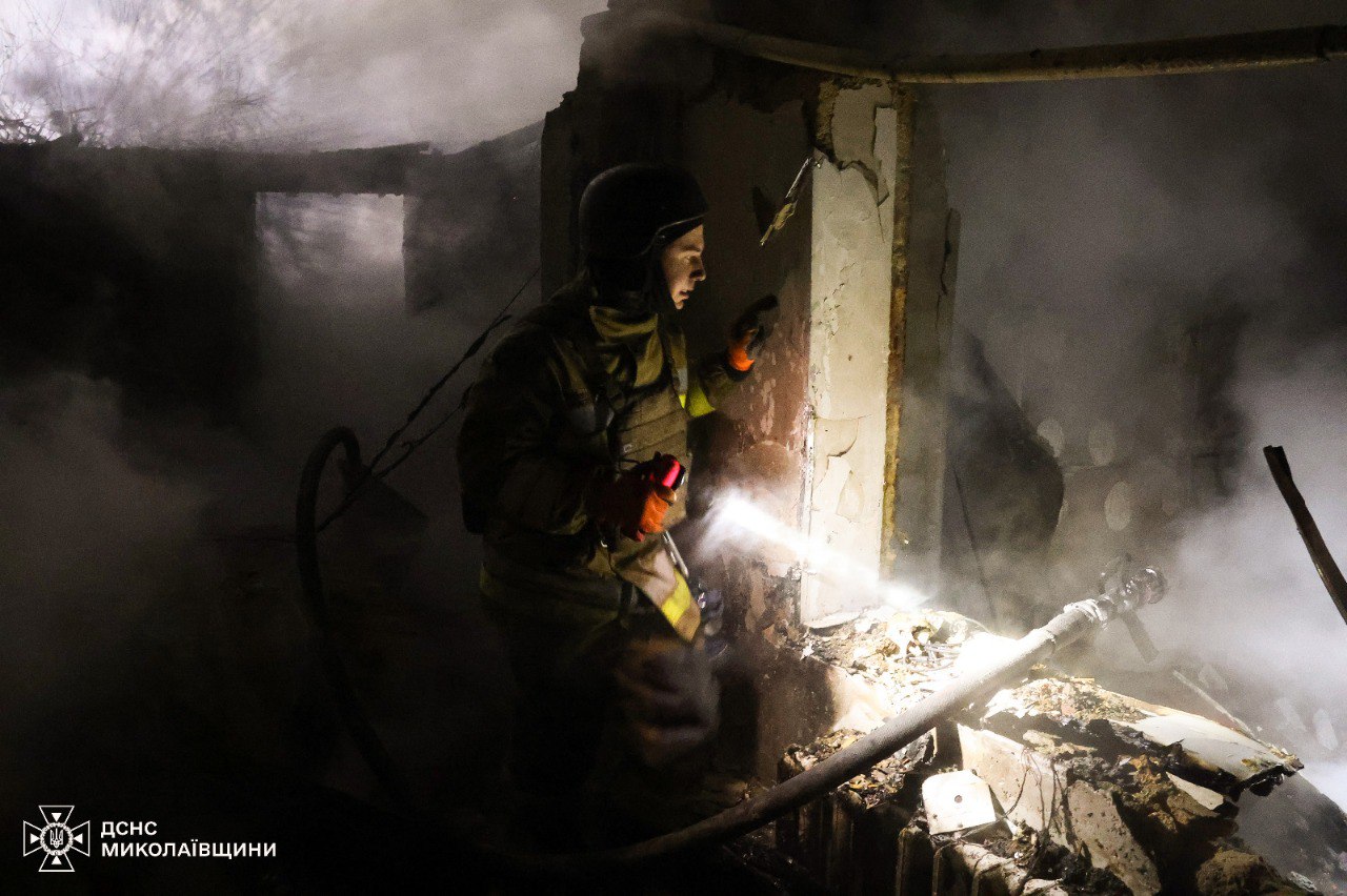 У Миколаєві внаслідок атаки дронів горіли житлові будинки, є жертви